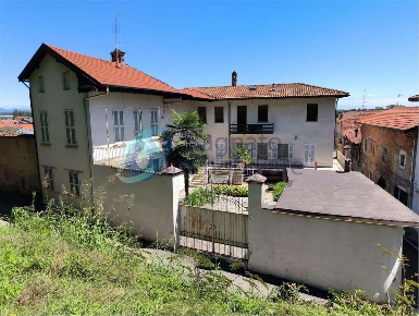Foto Rustico in Via C. Battisti, Barengo di 290 m² con 5 locali in vendita