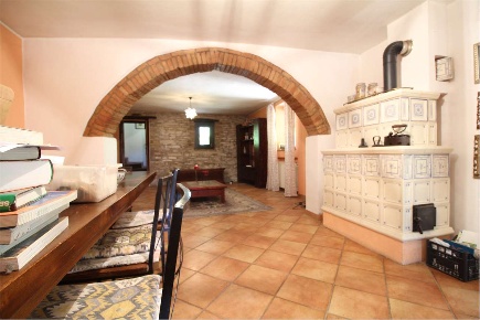 Foto Rustico in Via Cà Marino, Urbino di 450 m² con 10 locali in vendita