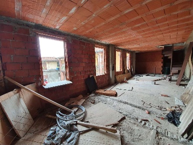 Foto Rustico in Via Carducci, Appiano Gentile Centro di 150 m² con 4 locali