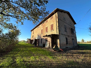 Foto Rustico in Via Morello di Mezzo, Soliera Centro di 400 m² con 8 locali