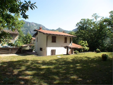 Foto Rustico a Villa Collemandina Pianacci di 120 m² con 7 locali