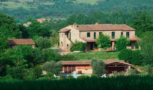 Foto Rustico a Città della Pieve di 500 m² con 10 locali in vendita