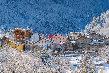 Foto Villa unifamiliare a Courmayeur di 300 m² con 6 locali in vendita