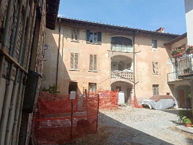 Foto Rustico a Viggiù di 220 m² con 8 locali in vendita