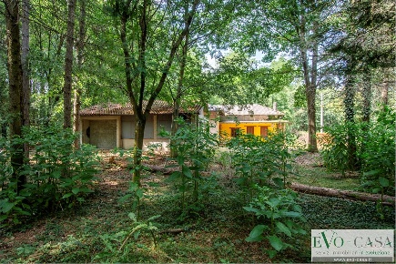 Foto Rustico in via delle azalee, Vanzaghello di 92 m² con 3 locali