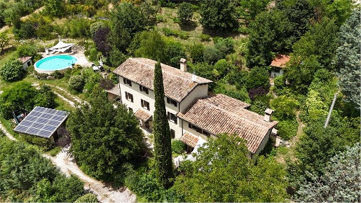 Foto Rustico in Frazione Anguillara, Gualdo Tadino Anguillara di 300 m²