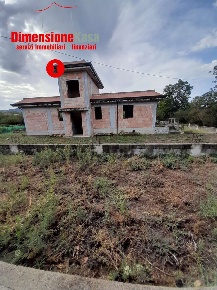 Foto Rustico in via Giuseppe Verdi, Tufino Centro di 270 m² con 4 locali