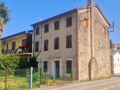 Foto Rustico a Orsago di 166 m² con 9 locali in vendita