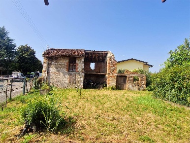Foto Rustico a Orsago di 166 m² con 9 locali in vendita
