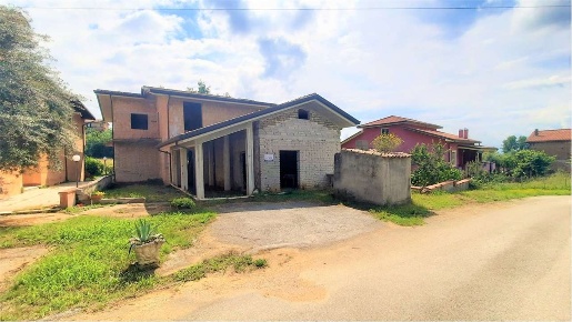 Foto Rustico a Monte San Giovanni Campano di 220 m² con 10 locali