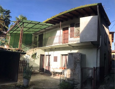 Foto Rustico in VIA SAN MAURIZIO  32, Erba Centro di 95 m² con 4 locali