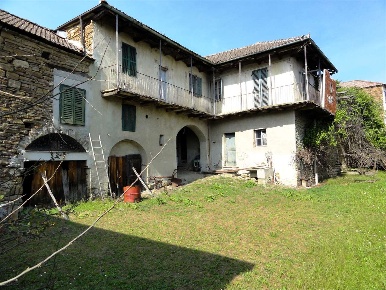 Foto Rustico a Castelletto Uzzone di 380 m² con 12 locali in vendita
