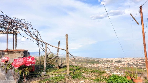 Foto Rustico a Giarre di 250 m² con 8 locali in vendita