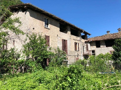 Foto Rustico in VIA CROCEFISSO 18, Caslino d'Erba di 300 m² con 13 locali
