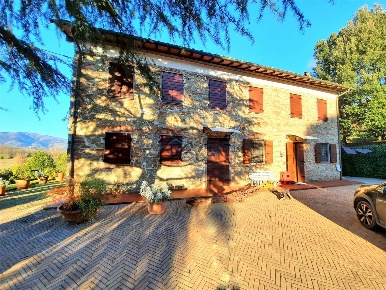 Foto Rustico in Via della pace 25, Montecarlo di 360 m² con 12 locali