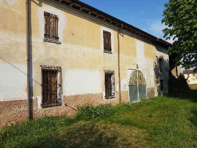 Foto Rustico in Strada Statale Goitese 299, Goito Centro di 500 m²