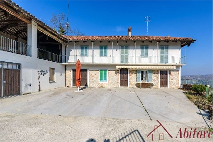 Foto Rustico a Diano d'Alba di 235 m² con 4 locali in vendita