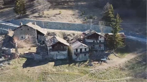 Foto Rustico in Frazione Delaz, Brusson Centro di 600 m² con 20 locali