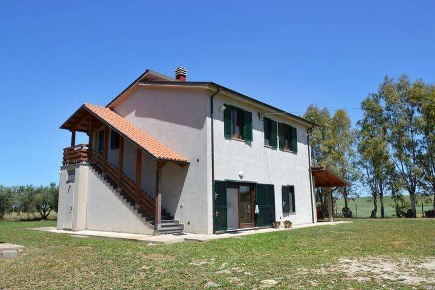 Foto Rustico in Strada Poggio Martino, Tuscania di 150 m² con 7 locali