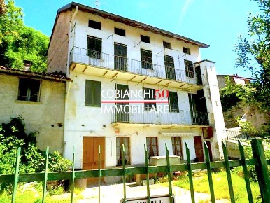 Foto Rustico in Corso Cobianchi 50, Verbania Intra di 300 m² con 5 locali