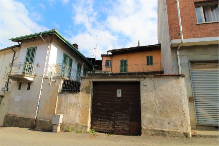 Foto Rustico in Corso Italia 100, Gassino Torinese di 249 m² con 10 locali