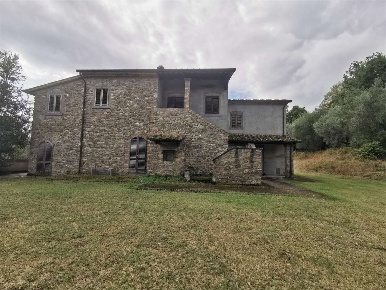 Foto Rustico a Arezzo di 450 m² con 10 locali in vendita