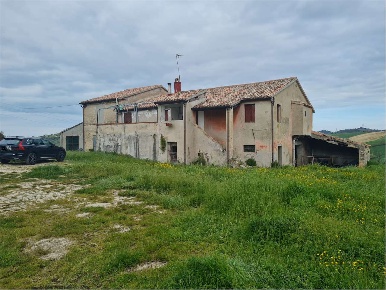 Foto Rustico a Agugliano di 440 m² con 6 locali in vendita