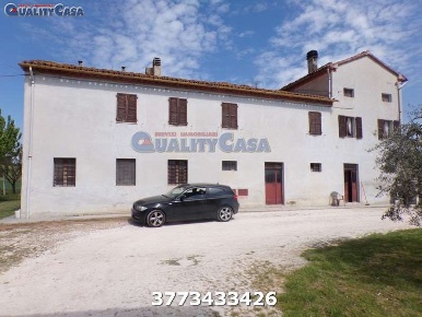 Foto Rustico in Scorcelletti, Jesi Smia di 390 m² con 8 locali in vendita