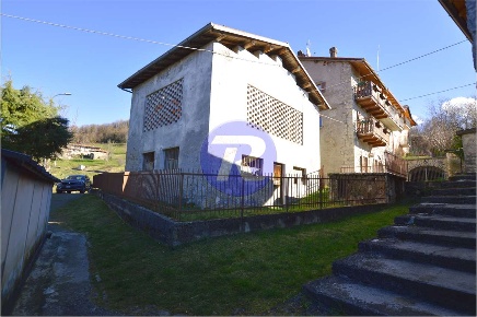 Foto Rustico in Via Pralungo, San Giovanni Bianco di 140 m² con 3 locali