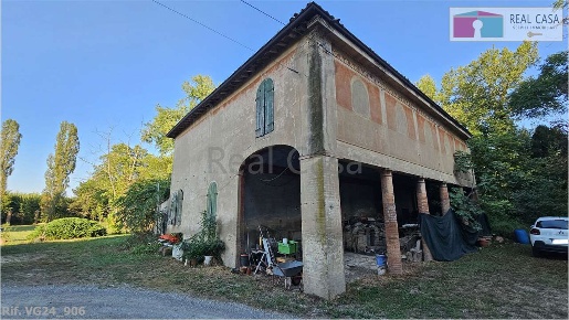 Foto Rustico a Modena di 400 m² con 9 locali in vendita