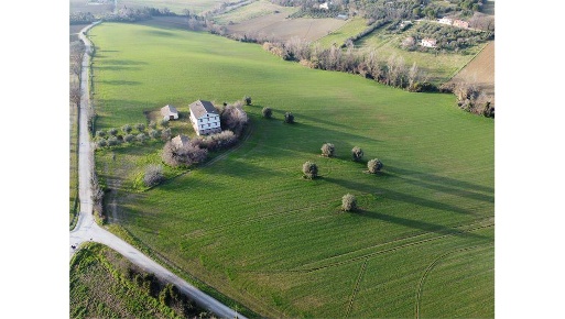 Foto Rustico a Jesi di 320 m² con 10 locali in vendita