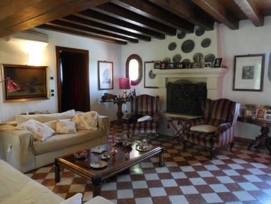 Foto Rustico a Oderzo di 398 m² con 15 locali in vendita