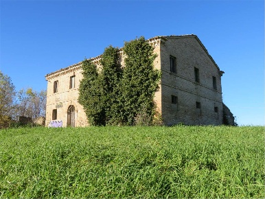 Foto Rustico in Contrada lame, Appignano di 400 m² con 10 locali in vendita
