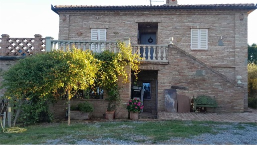 Foto Rustico a Lucignano di 280 m² con 9 locali in vendita