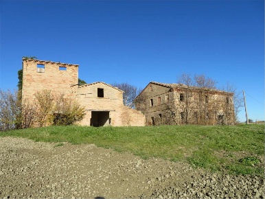 Foto Rustico in Contrada Lame, Appignano di 405 m² con 10 locali in vendita