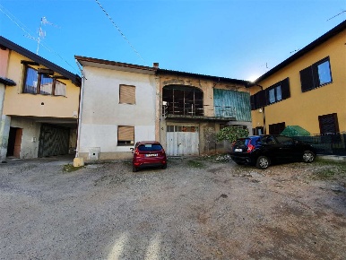 Foto Rustico in Via San rocco 5, Fenegrò di 150 m² con 3 locali in vendita