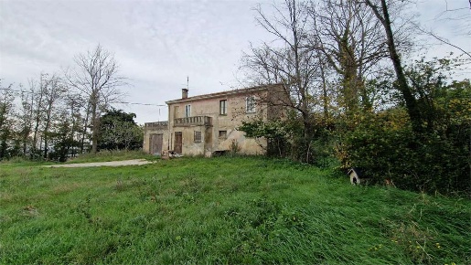 Foto Rustico in Str. S. Terenzio, Montelabbate di 275 m² con 7 locali