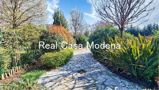 Foto Rustico in Via Canaletto, Modena Sacca - Stazione di 410 m² in vendita
