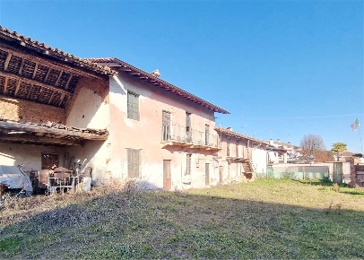 Foto Rustico in via q. sella  22, Tornaco Centro di 317 m² con 8 locali