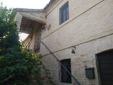 Foto Rustico in Posizione panoramica, Montecosaro di 250 m² con 4 locali