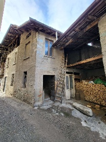 Foto Rustico a Castelmarte di 1 m² con 1 locali in vendita