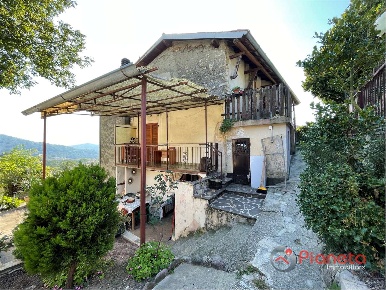 Foto Rustico in Piazza Alpini, Sorisole Centro di 320 m² con 6 locali