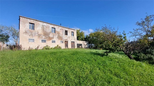 Foto Rustico in via Vallone snc, Monsano di 250 m² con 10 locali in vendita