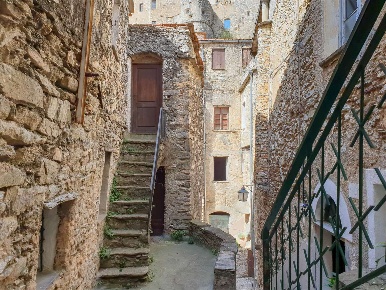 Foto Rustico in via Roma, Castelvecchio di Rocca Barbena di 178 m²