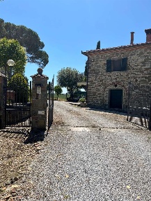 Foto Rustico a Lucignano di 485 m² con 9 locali in vendita