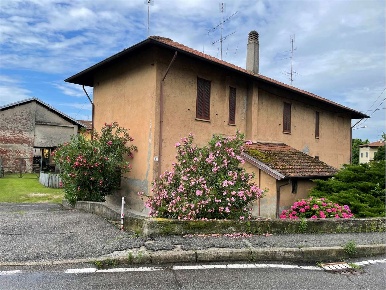 Foto Rustico in Via Carlo Cattaneo 2, Sesto Calende Centro di 300 m²