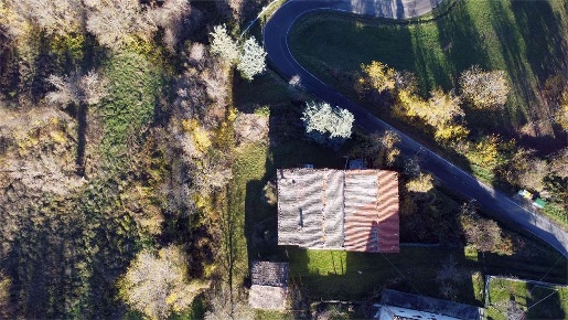 Foto Rustico a Canossa di 400 m² con 10 locali in vendita