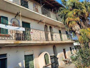 Foto Rustico in Via Agrate, Borgo Ticino di 180 m² con 6 locali in vendita
