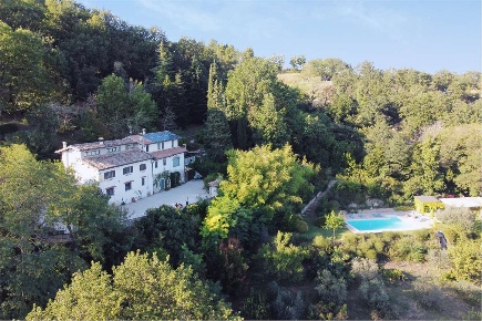 Foto Rustico in Via Battista Sforza, Urbino Centro di 450 m² con 15 locali