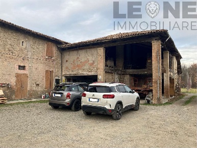 Foto Rustico a Vignola di 855 m² con 18 locali in vendita